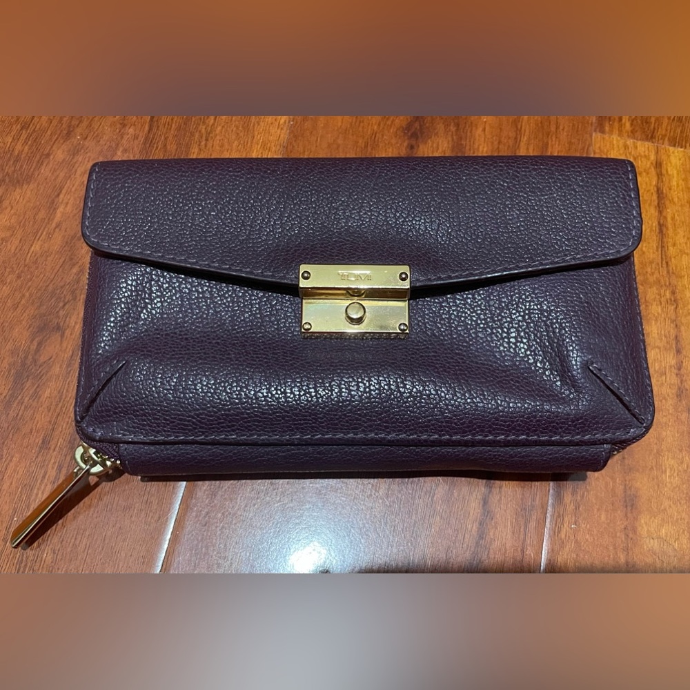 Tumi Larkin Stockton Phone Wallet Crossbody Purple Leather